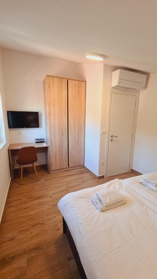 Apartments Nina Rab Town Bagian luar foto