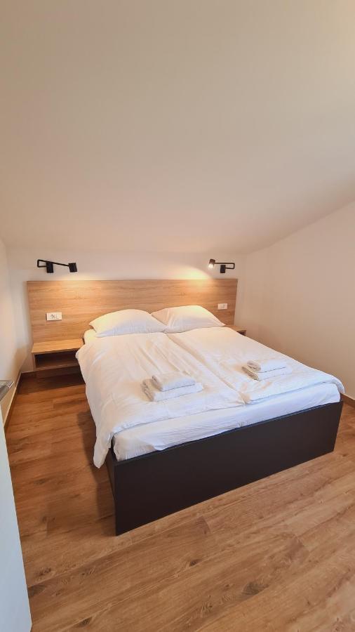 Apartments Nina Rab Town Bagian luar foto