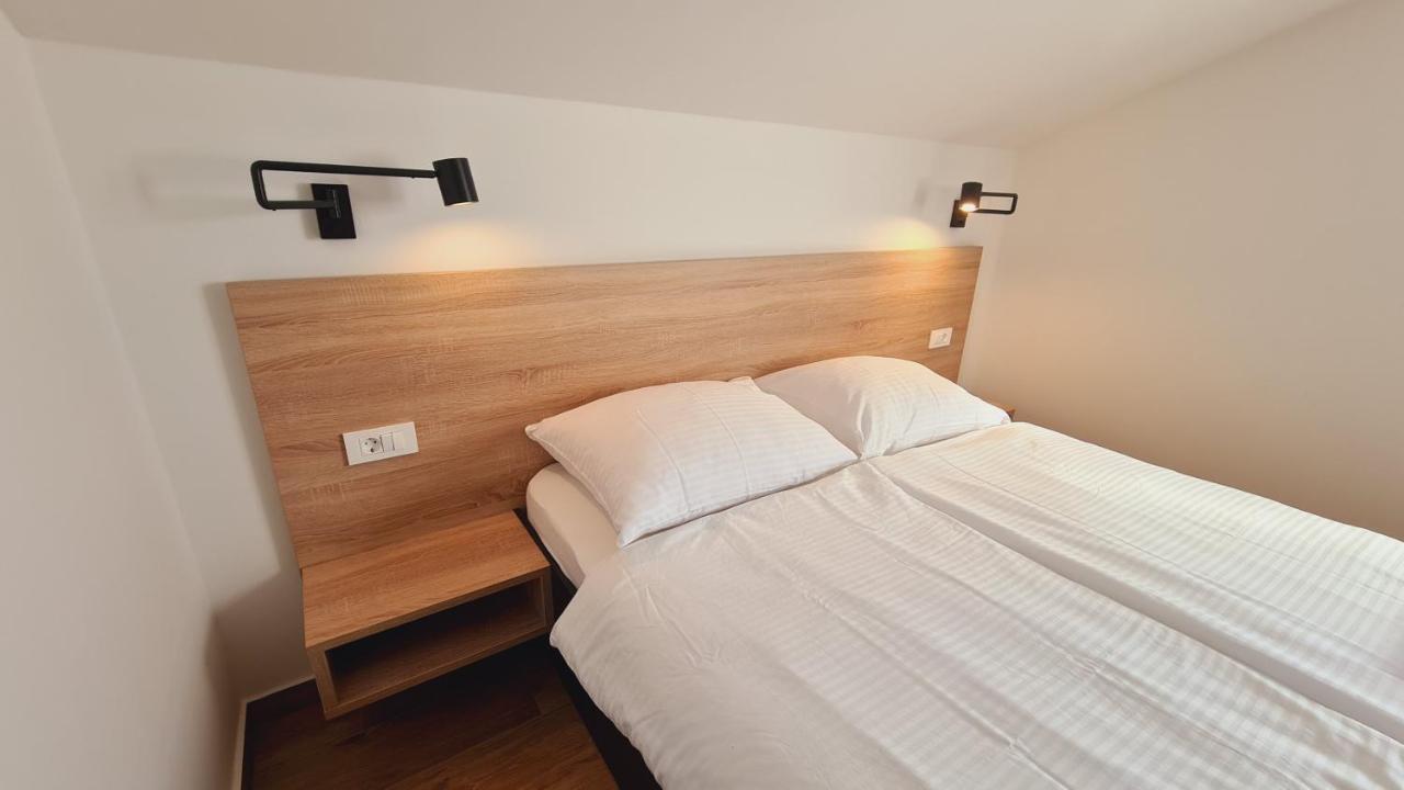 Apartments Nina Rab Town Bagian luar foto