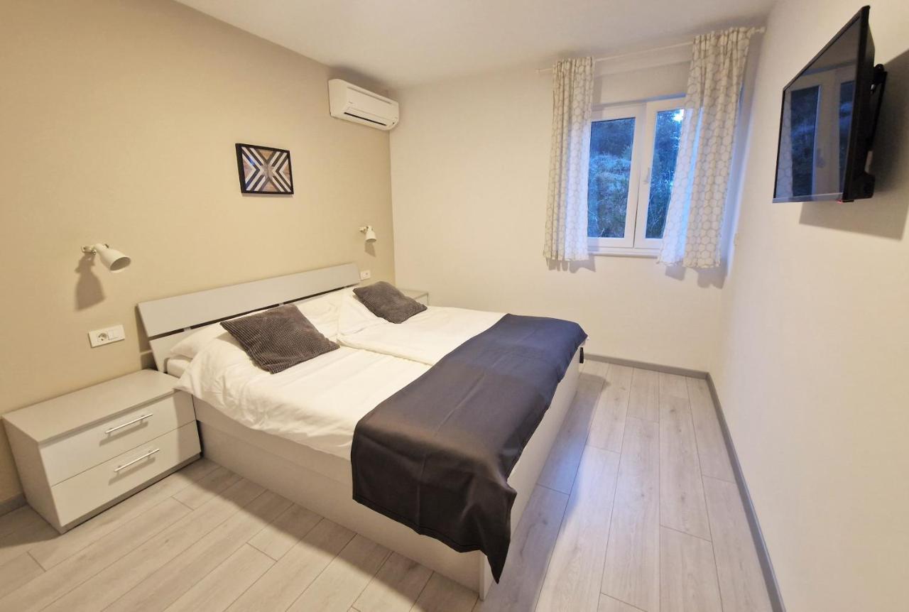Apartments Nina Rab Town Bagian luar foto