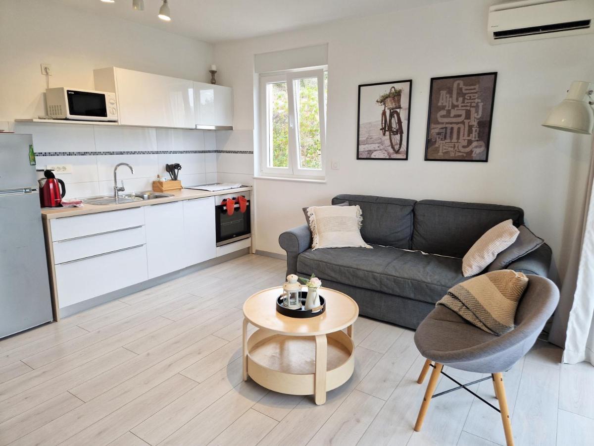 Apartments Nina Rab Town Bagian luar foto