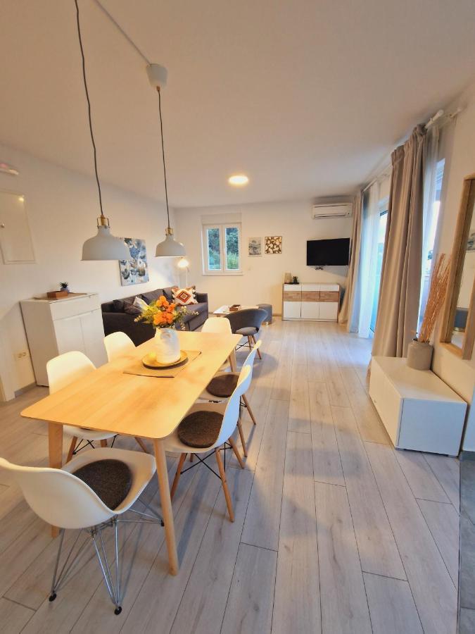 Apartments Nina Rab Town Bagian luar foto