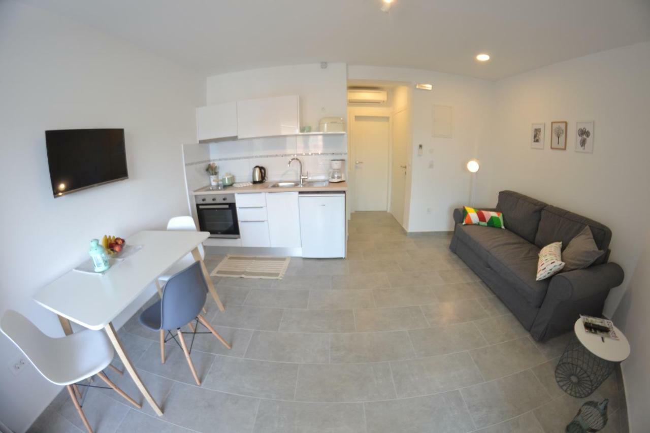 Apartments Nina Rab Town Bagian luar foto