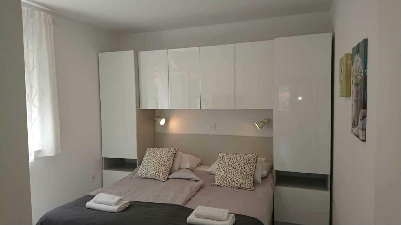 Apartments Nina Rab Town Bagian luar foto