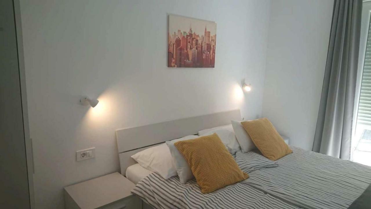 Apartments Nina Rab Town Bagian luar foto
