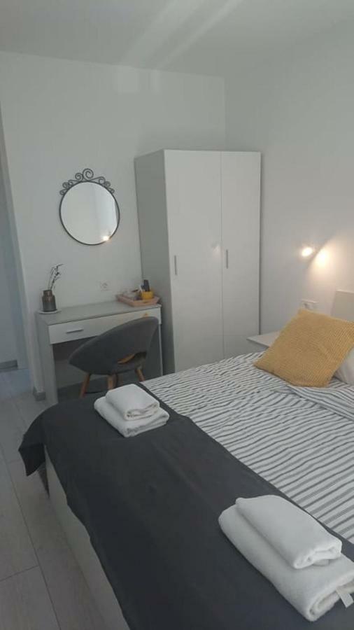 Apartments Nina Rab Town Bagian luar foto