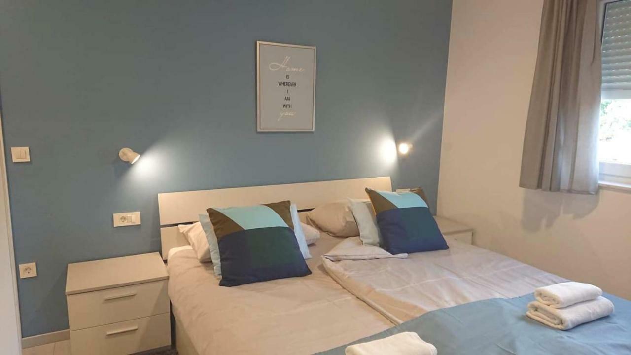Apartments Nina Rab Town Bagian luar foto